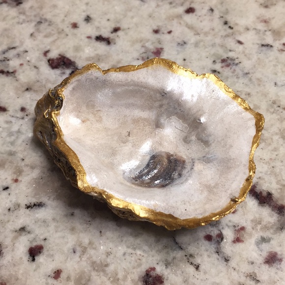 Painted oyster shells - Picture 2 of 8